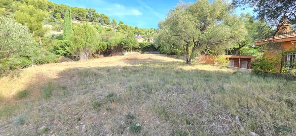 Terrain à vendre de 875m²  TOULON (83)