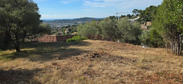 Terrain à vendre de 875m²  TOULON (83)