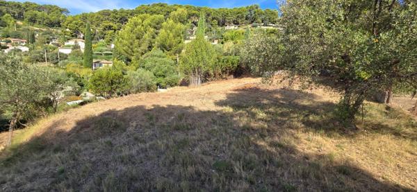 Terrain à vendre de 875m²  TOULON (83)