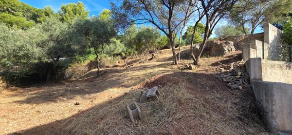 Terrain à vendre de 875m²  TOULON (83)