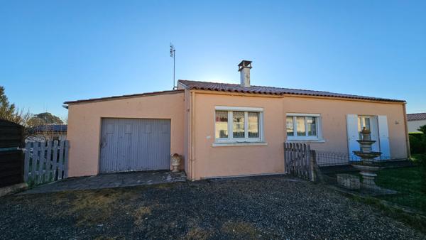 ECHILLAIS MAISON PLAIN PIED/ GARAGE/TERRAIN