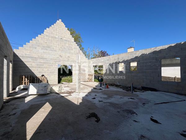 Maison en cours de construction, sur un terrain de 400 m2 à Malansac