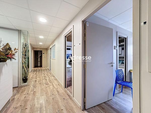 Exclusivité l'Adresse Immobilier - Plaisance du Touch - Local professionnel de 47.80m² avec 1 place de parking en Sous-sol - Place Bombail