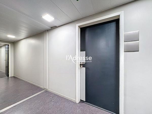 Exclusivité l'Adresse Immobilier - Plaisance du Touch - Local professionnel de 47.80m² avec 1 place de parking en Sous-sol - Place Bombail