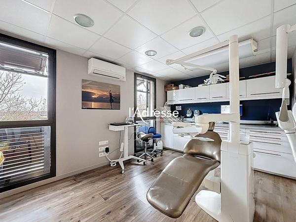 Exclusivité l'Adresse Immobilier - Plaisance du Touch - Local professionnel de 47.80m² avec 1 place de parking en Sous-sol - Place Bombail