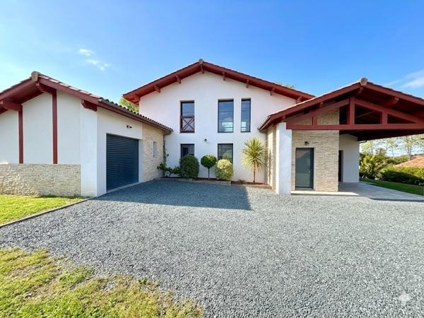 Superbe Maison Moderne à Arcangues – Calme et Lumière