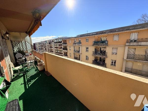 En exclusivité 3 pièces en  Plein centre ville de Cagnes en exposition Sud Sud Ouest.