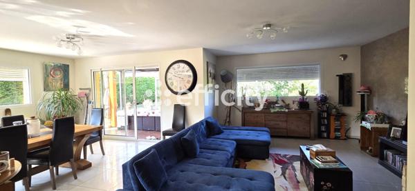 Maison
         6 pièces
        - 179 m² 689 000 € *