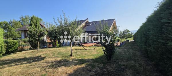Maison
         6 pièces
        - 179 m² 689 000 € *