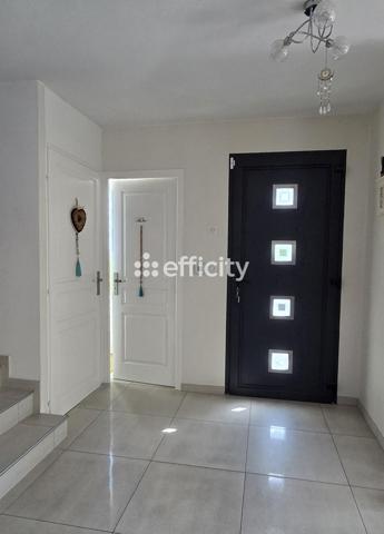 Maison
         6 pièces
        - 179 m² 689 000 € *