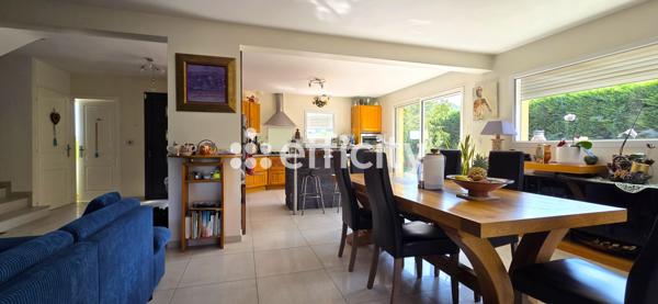 Maison
         6 pièces
        - 179 m² 689 000 € *