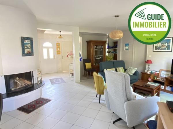 SOUS COMPROMIS DE VENTE. MAISON SUR SOUS-SOL TOTAL AU CENTRE-VILLE DE GUIDEL.