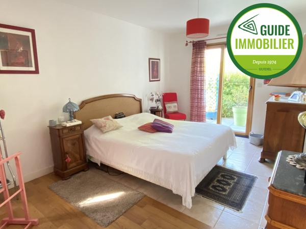 SOUS COMPROMIS DE VENTE. MAISON SUR SOUS-SOL TOTAL AU CENTRE-VILLE DE GUIDEL.