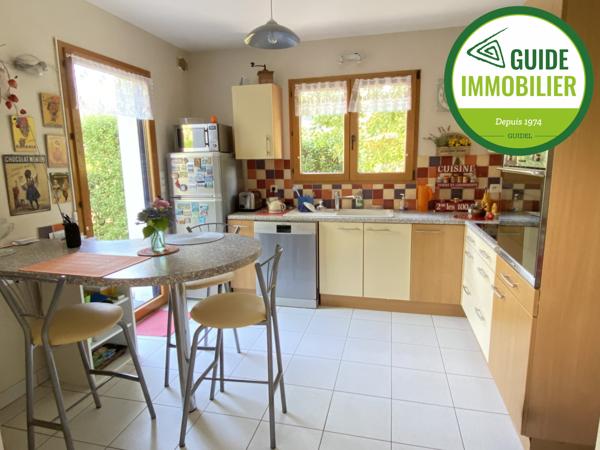 SOUS COMPROMIS DE VENTE. MAISON SUR SOUS-SOL TOTAL AU CENTRE-VILLE DE GUIDEL.