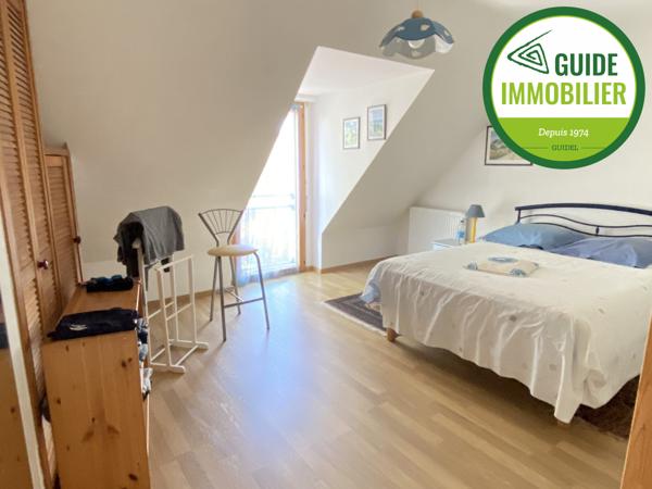 SOUS COMPROMIS DE VENTE. MAISON SUR SOUS-SOL TOTAL AU CENTRE-VILLE DE GUIDEL.