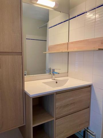 Au pied du Tram A et des commerces. Lumineux studio dans résidence de standing.