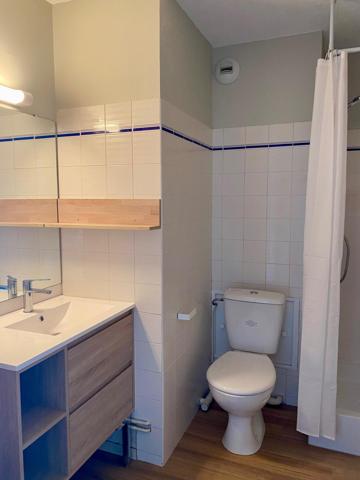 Au pied du Tram A et des commerces. Lumineux studio dans résidence de standing.