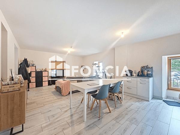 Location Appartement 2 pièces 53 m² - 62 Place Grenette La Roche Sur Foron 74800