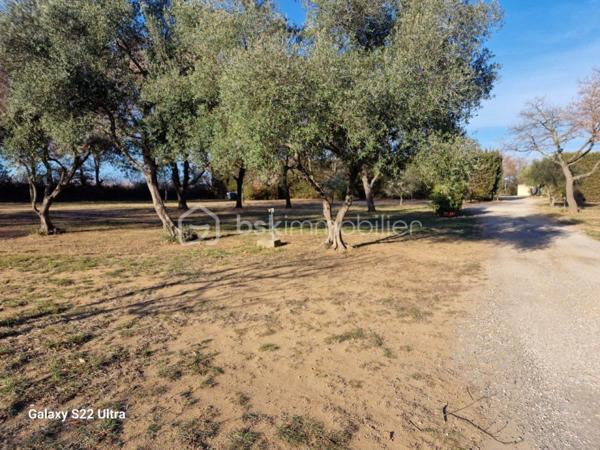 Terrain commercial de 26 593 m²