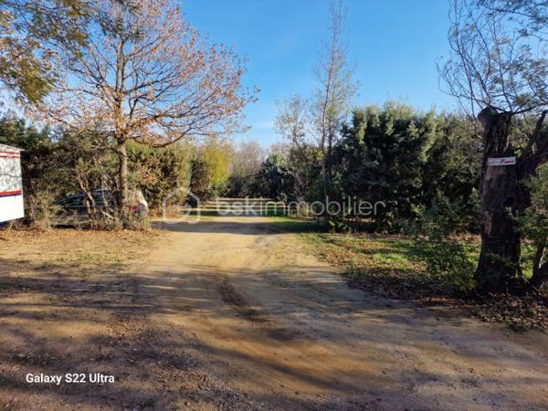 Terrain commercial de 26 593 m²