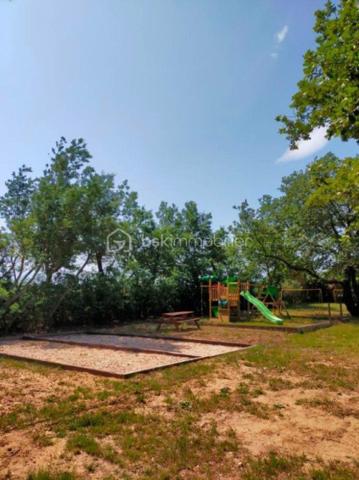 Terrain commercial de 26 593 m²