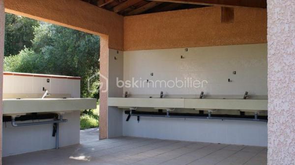 Terrain commercial de 26 593 m²