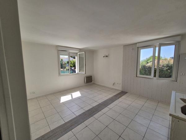 STUDIO A LOUER A L'ANNEE