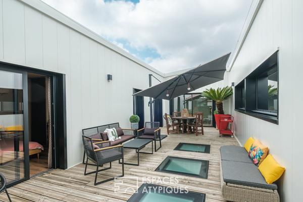 Maison contemporaine avec espace bien-être, patio et piscine à Buxerolles