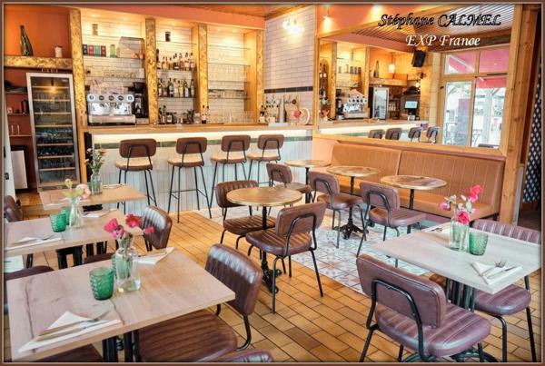 A vendre - Fonds de commerce bar restaurant avec logement - En plein coeur de la bastide de Beaumontois en Périgord -du-Périgord (24)