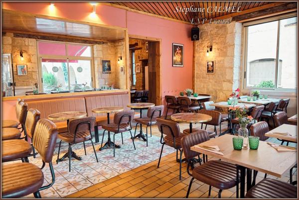 A vendre - Fonds de commerce bar restaurant avec logement - En plein coeur de la bastide de Beaumontois en Périgord -du-Périgord (24)