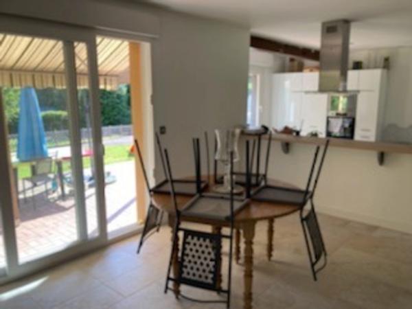 Belle Maison lumineuse de 138 M2 en bon état pas de travaux à prévoir sur un terrain de 6200 M2 à 12mn de pont L'Evêque