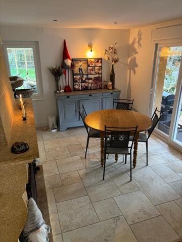 Belle Maison lumineuse de 138 M2 en bon état pas de travaux à prévoir sur un terrain de 6200 M2 à 12mn de pont L'Evêque