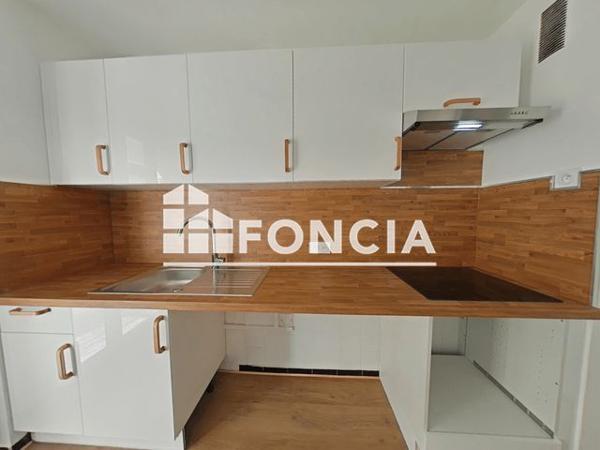 Location Appartement 3 pièces 76.33 m² - 180 AVENUE DES FERRAYONNES Villeneuve Loubet 06270