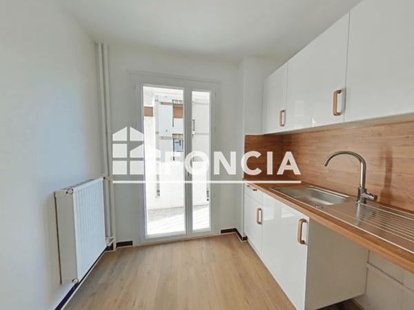 Location Appartement 3 pièces 76.33 m² - 180 AVENUE DES FERRAYONNES Villeneuve Loubet 06270