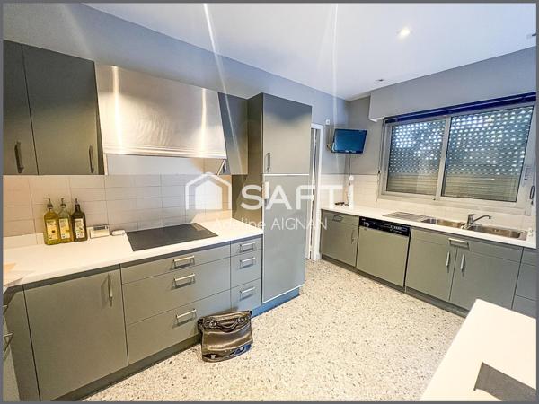 Maison de 160 m² 4 chambres sur grand terrain arboré à Mérignac