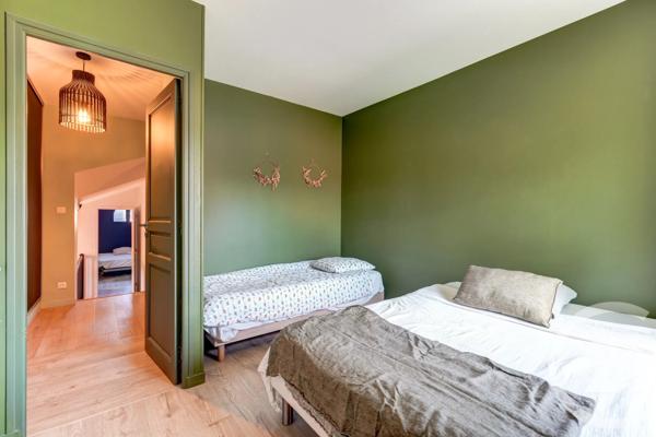 Maison à vendre  6 pièces - 175 m 2   CHAMPAGNE AU MONT D OR  - 69