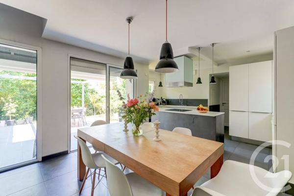 Maison à vendre  6 pièces - 175 m 2   CHAMPAGNE AU MONT D OR  - 69