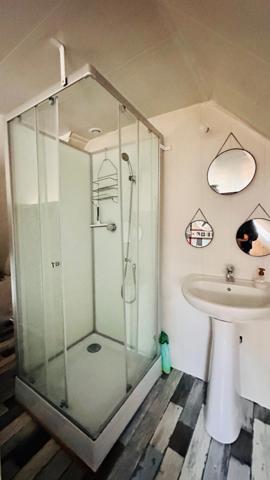 LANVÉOC – Ensemble de gîtes de charme, rénové avec goût, entre campagne et mer