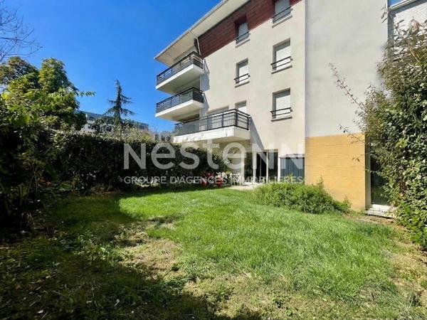 RARE sur le marché : superbe rez-de-chaussée rénové avec plus de 100 m² de jardin privatif en plein coeur du Forum à Talence !