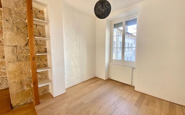 Appartement à louer    2 pièces •  Lyon 2