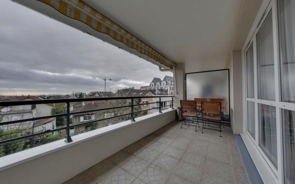 Appartement à vendre    3 pièces • 64 m2 Le Blanc-Mesnil