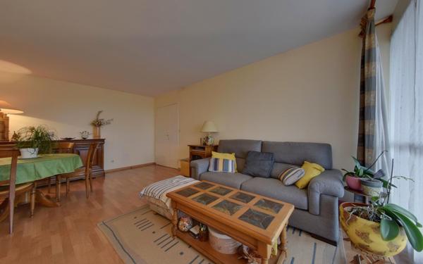 Appartement à vendre    3 pièces • 64 m2 Le Blanc-Mesnil