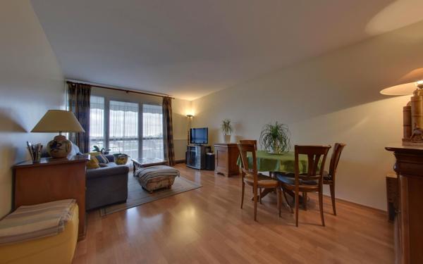 Appartement à vendre    3 pièces • 64 m2 Le Blanc-Mesnil