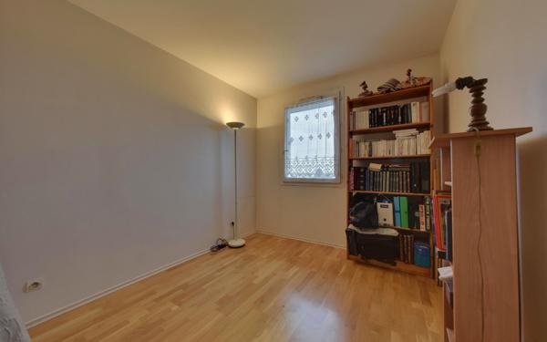 Appartement à vendre    3 pièces • 64 m2 Le Blanc-Mesnil