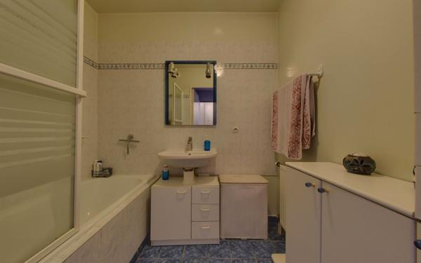 Appartement à vendre    3 pièces • 64 m2 Le Blanc-Mesnil