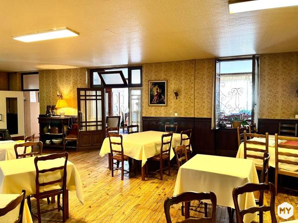 Commercial • Vente • 300m2 • Manzat 152 500 € FAI