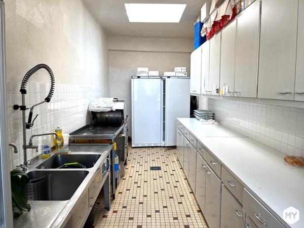 Commercial • Vente • 300m2 • Manzat 152 500 € FAI