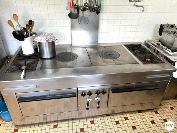 Commercial • Vente • 300m2 • Manzat 152 500 € FAI