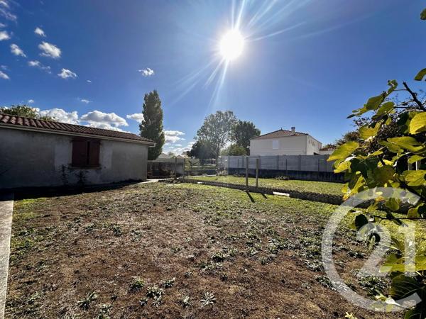 Terrain à vendre  385 m 2   FOURAS  - 17