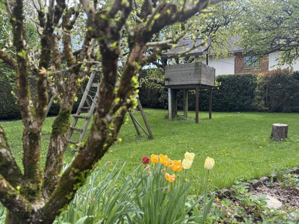 Maison 5 Chambres Annecy-le-Vieux : jardin plein Sud, sous-sol et esprit “maison de famille”